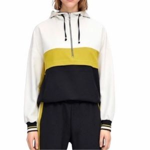 Zara - poll over / jacket / half zip-up / one big frontal pocket / hoddie / XS